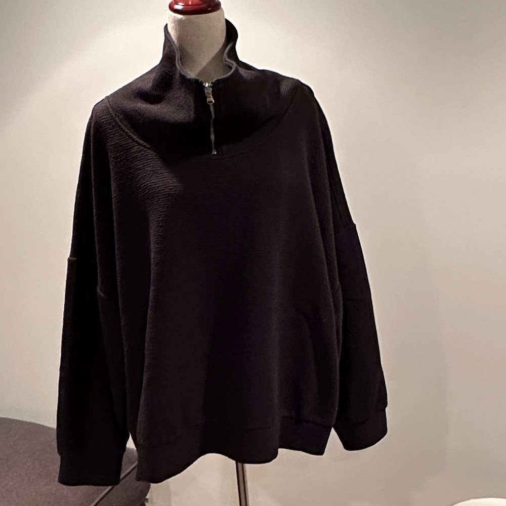 Calla textured Black top